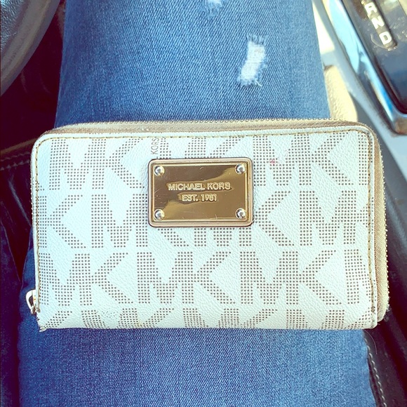 Michael Kors Wallet - Picture 1 of 3